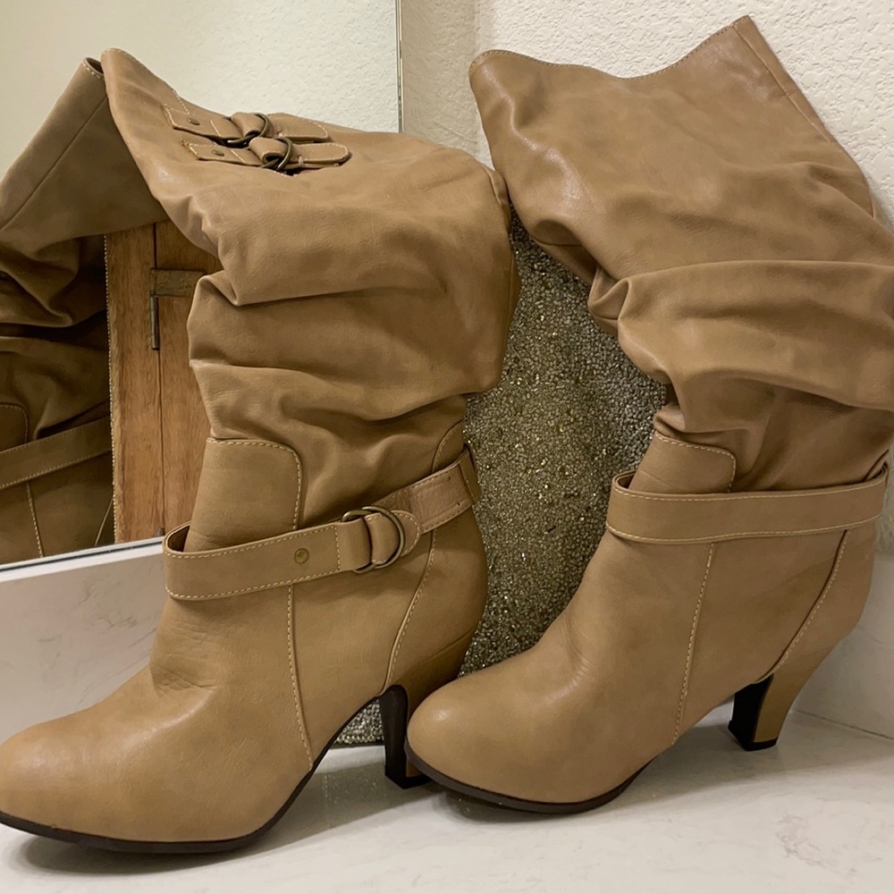Scrunch buckle boots